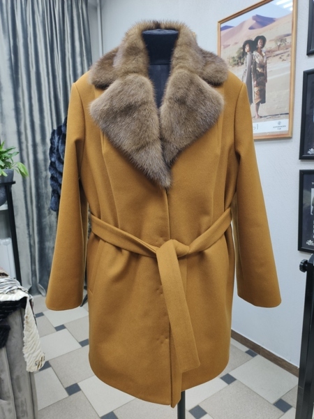 Кашемировое пальто с норковой подстежкой